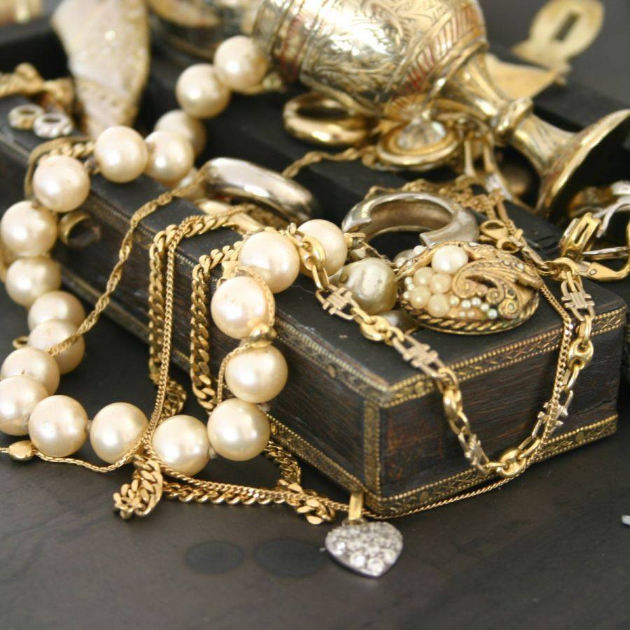 Timeless Elegance: Antique Jewelry Sales & Appraisal