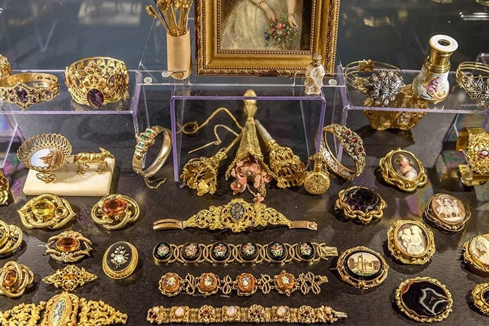 Timeless Treasures: Exquisite Antique Jewelry for Sale